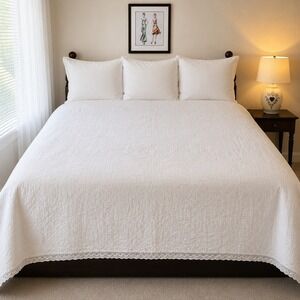 Simply Shabby Chic King Quilt White Linen Blend Crochet Lace Trim Rachel Ashwell